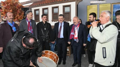 Ankara’daki Trabzon Tanıtım Günleri’nde vatandaşların yoğun ilgisiyle karşılaşan Trabzon Büyükşehir