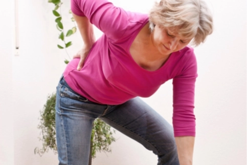 Doç.Dr.Ahmet İnanır, bel ağrılarının nedenlerini ve korunma yollarını açıkladı. Ağrının