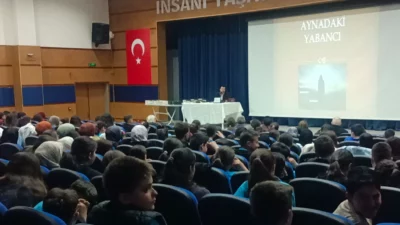 Bilecik’in Pazaryeri ilçesinde düzenlenen “Aynadaki Yabancı” söyleşi, sıradan bir kültürel