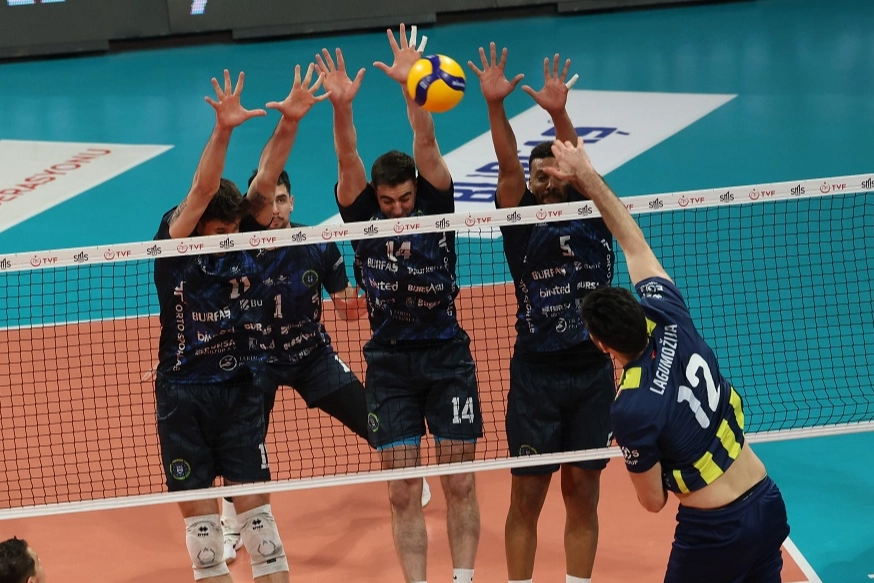 SMS Grup Efeler Ligi’nde mücadele eden Bursa Büyükşehir Belediyespor, play-off