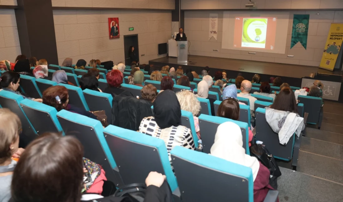 Bursa'da Nilüfer Belediyesi’nin ev sahipliğinde düzenlenen eğitimde konuşan Sürdürülebilirlik Profesyoneli