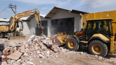 Bursa'da Osmangazi Belediyesi, ilçede ulaşım konforunu artırmaya yönelik çalışmalarını aralıksız