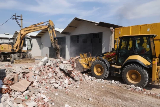 Bursa'da Osmangazi Belediyesi, ilçede ulaşım konforunu artırmaya yönelik çalışmalarını aralıksız
