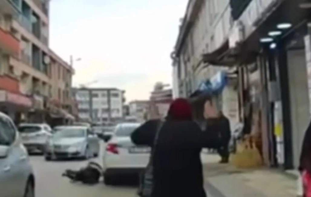 Düzce’de karşıdan karşıya geçmeye çalışan engelli bir yayaya otomobilin çarpması