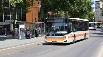 Eskişehir Büyükşehir Belediyesi, öğrencilerin yoğun olarak katılım sağladığı Anadolu Üniversitesi