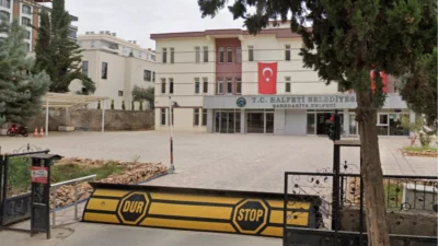 Şanlıurfa’da Halfeti Belediyesi’ndeki usulsüzlük iddialarına yönelik yürütülen soruşturmada, 28’i kamu