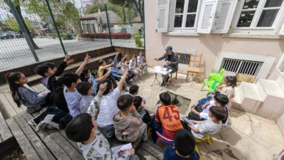 İzmir Büyükşehir Belediyesi’nin Buca’da hizmet veren Işılay Saygın Çocuk Kütüphanesi,