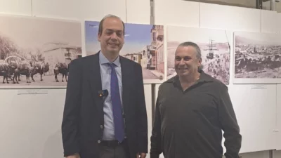 İzmirli koleksiyoner Mert Rüstem, Yunanistan’daki dördüncü fotoğraf sergisini Atina’da sanatseverlerle