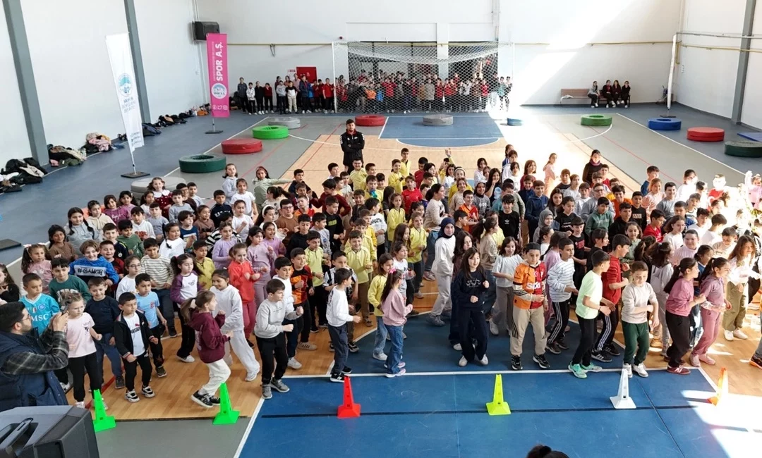 Kayseri Büyükşehir Belediyesi Spor A.Ş., Develi’de düzenlediği etkinlikle 550 öğrenciyi