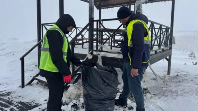 Kayseri Büyükşehir Belediyesi, Erciyes bölgesinde gerçekleştirdiği kapsamlı temizlik çalışmalarıyla hem