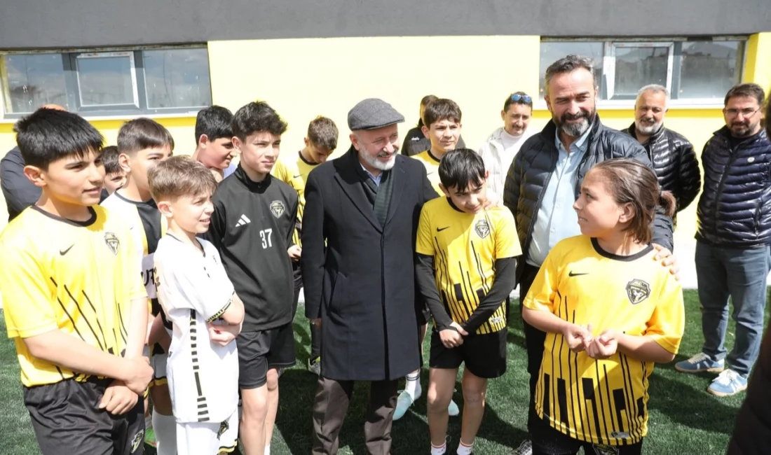 Kayseri Kocasinan Belediyesi tarafından Mimarsinan Mahallesi’ndeki Vali Muammer Güler Stadı’nın