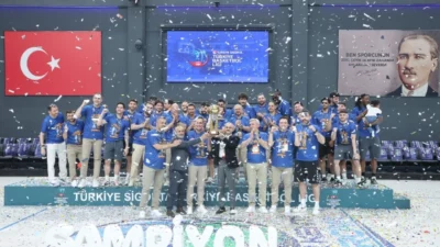 Türkiye Basketbol Ligi 2025-2026 Sezonu’nu şampiyon olarak tamamlayan Çayırova Belediyesi Basketbol Takımı,