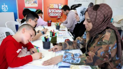 Kocaeli Büyükşehir Belediyesi’nin çocukları buluşturduğu 23 Nisan Şenlikleri tüm hızıyla