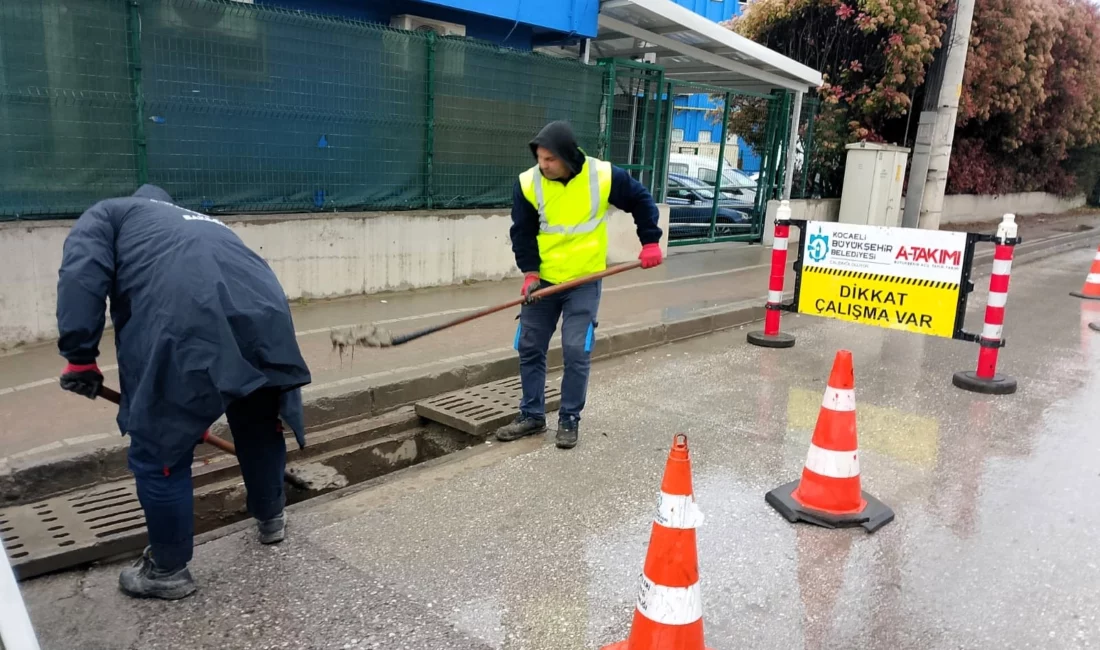 Kocaeli Büyükşehir Belediyesi ekipleri, kent genelinde etkisini gösteren yağışlarla birlikte