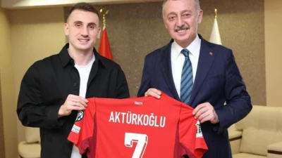 Kocaeli Büyükşehir Belediye Başkanı Tahir Büyükakın; Türkiye A Milli Futbol
