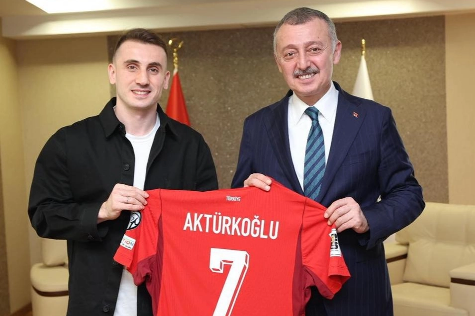 Kocaeli Büyükşehir Belediye Başkanı Tahir Büyükakın; Türkiye A Milli Futbol