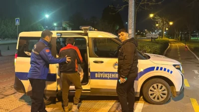 Kocaeli Büyükşehir Belediyesi’ne bağlı zabıta ekipleri yalnızca denetim göreviyle değil,
