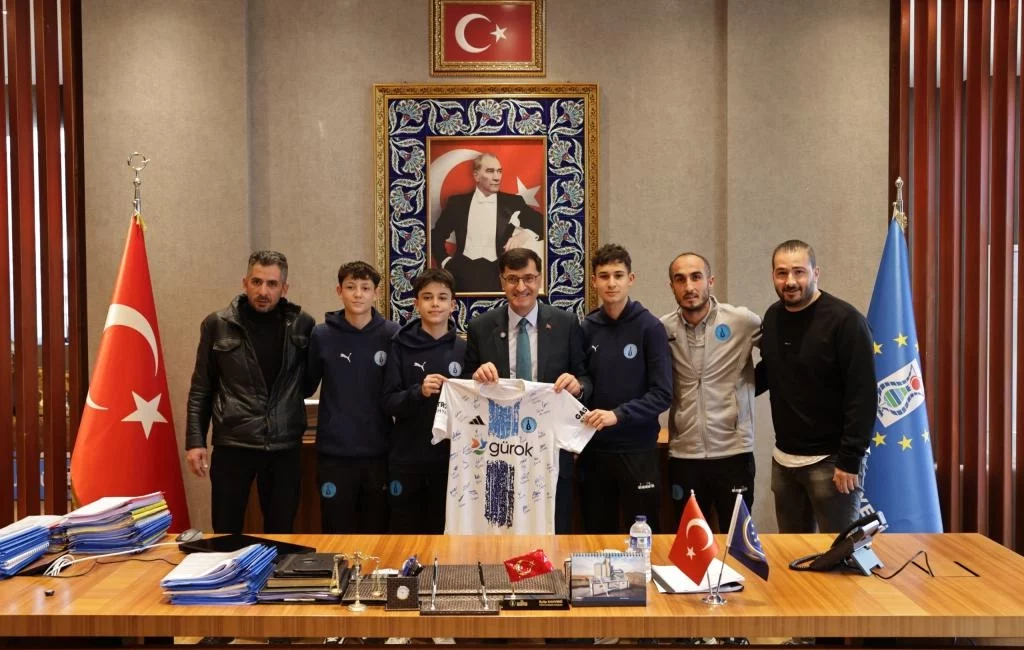 Kütahya Belediye Başkanı Eyüp Kahveci, U-15 Gelişim Ligi’nde namağlup şampiyon