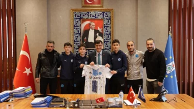 Kütahya Belediye Başkanı Eyüp Kahveci, U-15 Gelişim Ligi’nde namağlup şampiyon
