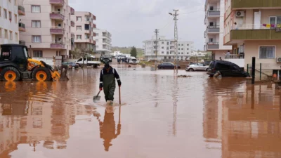AK Parti Mardin Milletvekili Faruk Kılıç, Midyat ilçesinde etkili olan