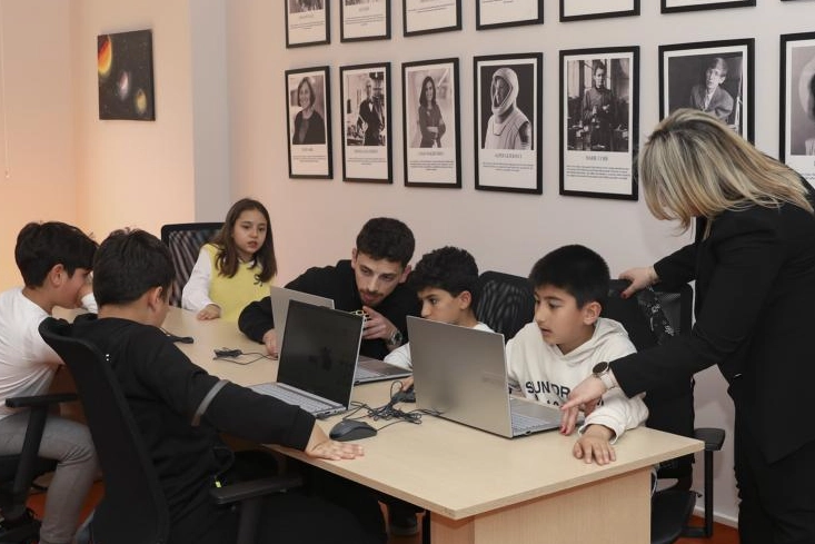 Çocuklara eğlenerek öğretmeyi kendisine ilke olarak benimseyen Mersin Büyükşehir Belediyesi,