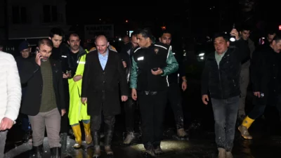 Osmaniye’nin Kadirli ilçesinde etkili olan sağanak yağış ve su baskınları