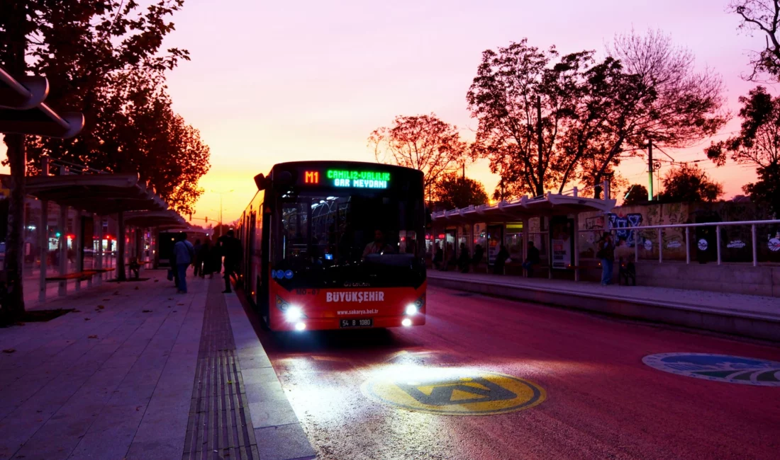 Sakarya Büyükşehir Belediyesi tarafından şehre kazandırılan Metrobüsler, şehir içi ulaşımda