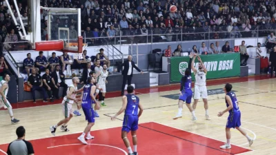 Türkiye Erkekler Basketbol 2. Ligi Play-Off Yarı Final seri mücadelesinde