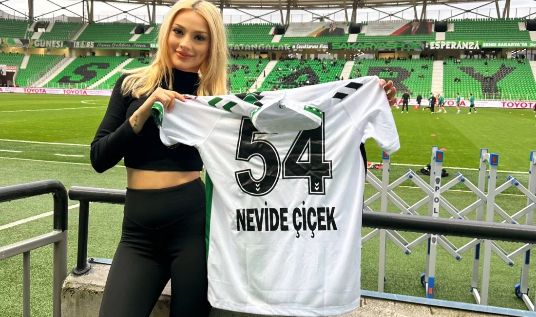 Başarılı futbolcu ve sunucu Nevide Çiçek, geçtiğimiz günlerde Sakaryaspor yönetimi