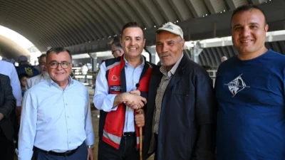Balıkesir Büyükşehir Belediye Başkanı Ahmet Akın, Kurban Bayramı vesilesiyle hayvan