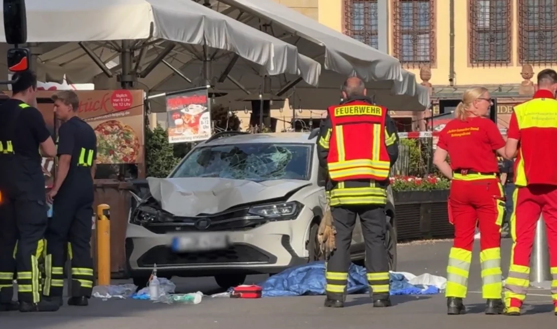 Almanya’nın Leipzig kentinde meydana gelen trajik olayda, bir otomobilin yayaların