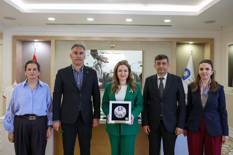 Çevre alanında yaptığı çalışmalarla Antalya’nın doğasını, havasını, sahillerini ve denizini