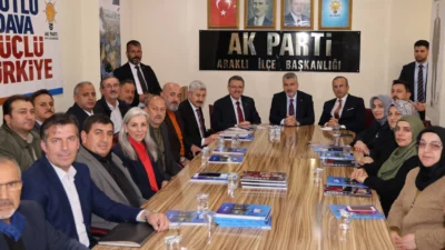 Trabzon Büyükşehir Belediye Başkanı Ahmet Metin Genç, AK Parti Araklı