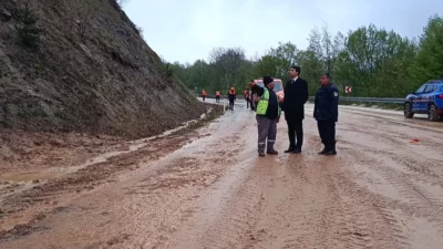 Bilecik’in Pazaryeri ilçesinde etkisini artıran sağanak yağış, hayatı olumsuz etkilemeye
