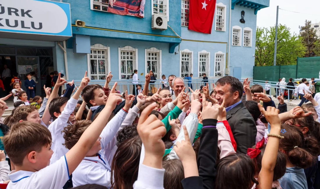 Bilecik Valisi Faik Oktay Sözer, gerçekleştirdiği çarşı ziyareti kapsamında Atatürk