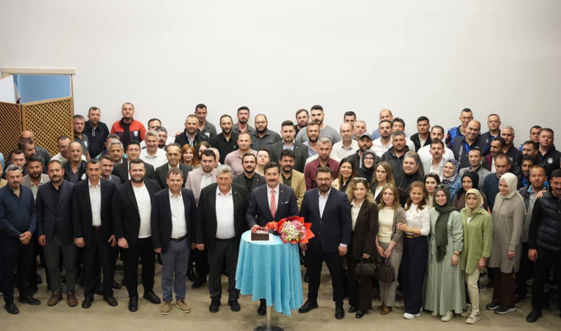 Bursa'da Yenişehir Belediyesi’nde Kurban Bayramı öncesi düzenlenen bayramlaşma programında duygusal