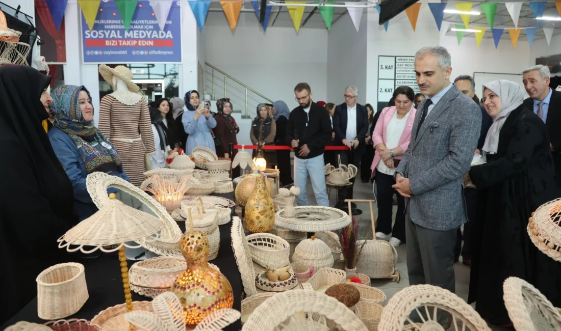 Kocaeli'de Çayırova Belediyesi’nin veli eğitim kurslarında yıl boyunca eğitim gören
