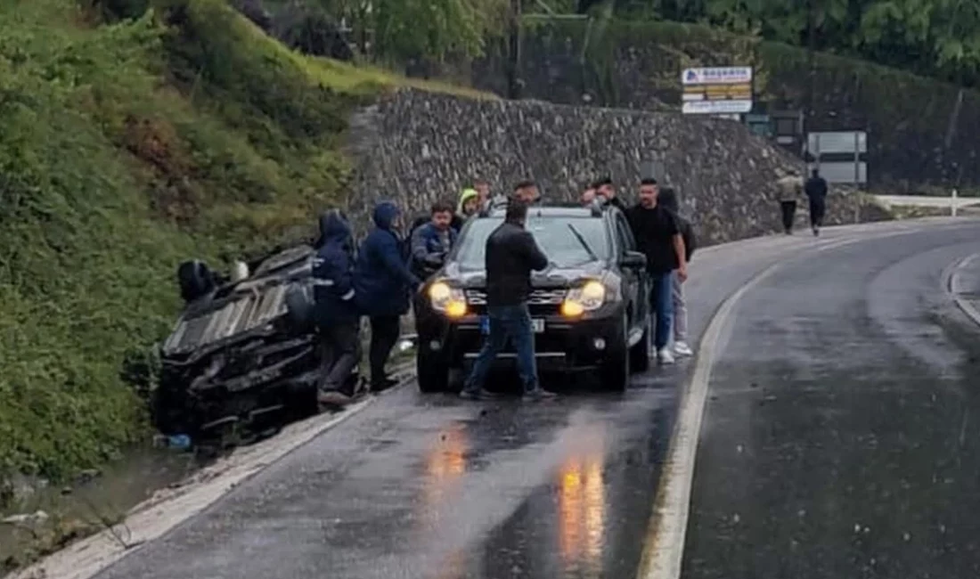 Düzce’nin Akçakoca ilçesinde etkili olan yağışlı hava nedeniyle meydana gelen