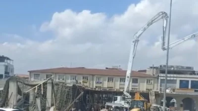 Düzce’de belediye tarafından yürütülen meydan projesi kapsamında devam eden inşaatta