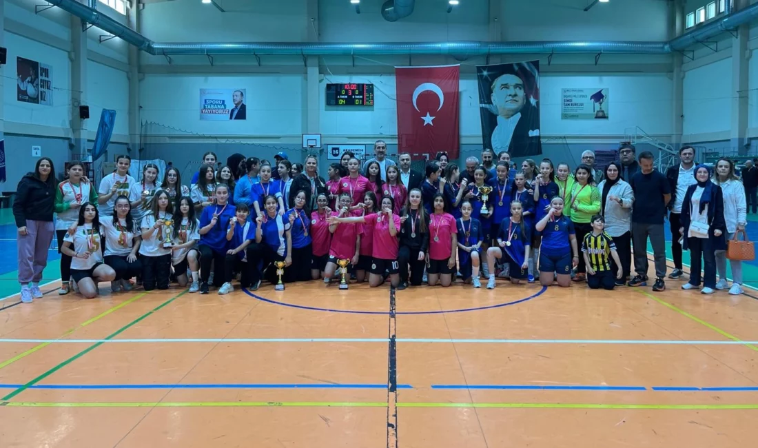 Bursa’nın Osmangazi ilçesinde düzenlenen 2025-2026 Okul Sporları Küçük Kızlar Futsal