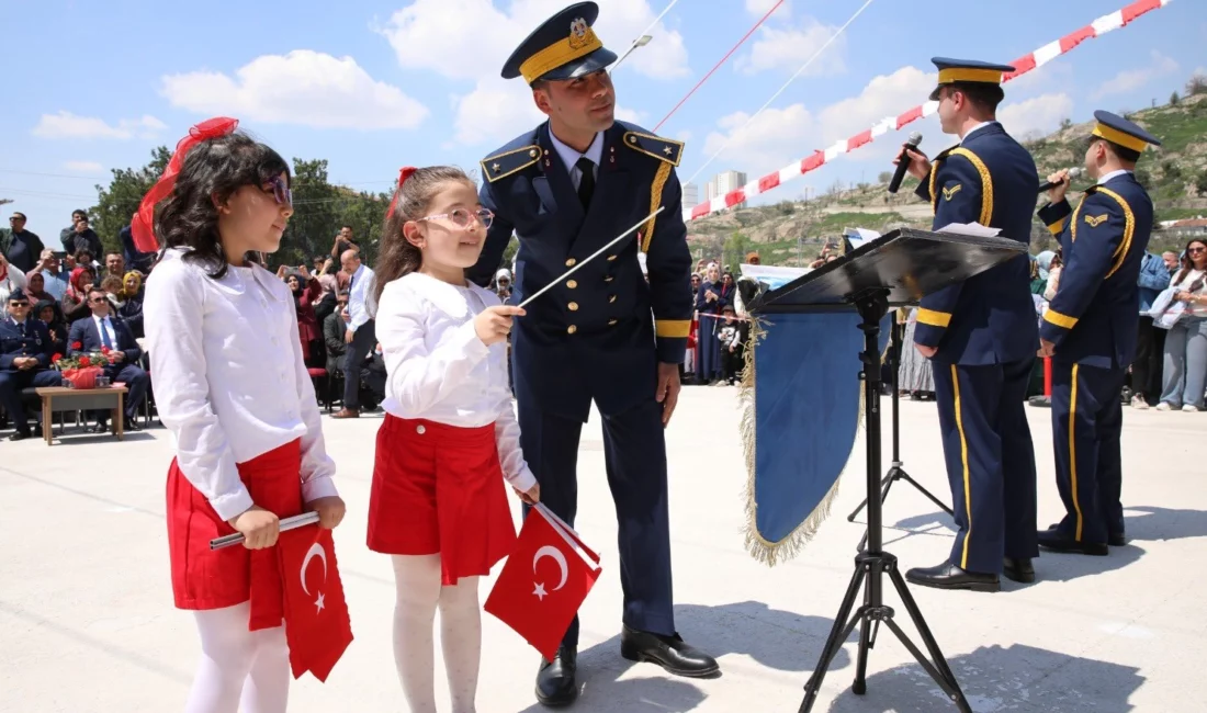 Hava Kuvvetleri Bandosu’nun Şehit Teğmen Ertuğrul Pilatin İlkokulu ve Ortaokulu