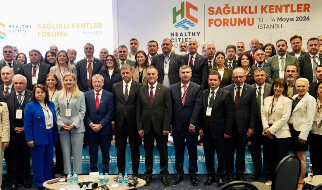 Türkiye Sağlıklı Kentler Birliği’nin İstanbul’daki forumunda konuşan İstanbul Büyükşehir Belediye