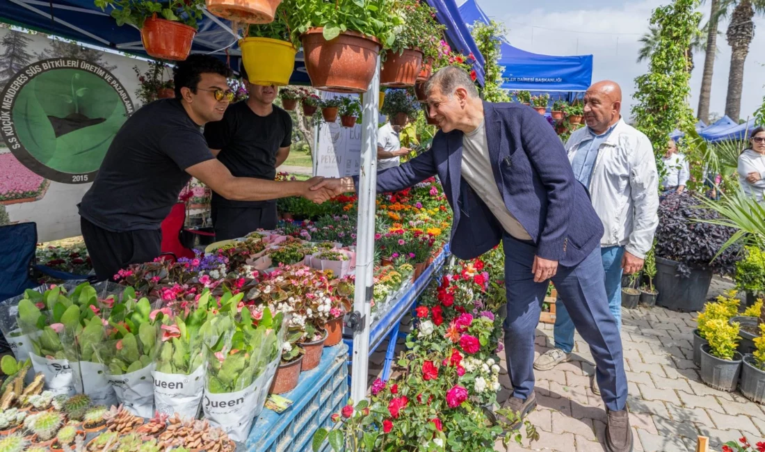 İzmir Büyükşehir Belediyesi'nin düzenlediği Balkon ve Bahçe Bitkileri Festivali’nde Kültürpark