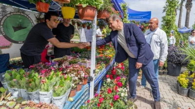İzmir Büyükşehir Belediyesi'nin düzenlediği Balkon ve Bahçe Bitkileri Festivali’nde Kültürpark