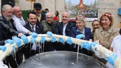 İzmit Belediyesi'nin baharın gelişini coşkuyla kutladığı Geleneksel Hıdırellez Şenliği’nin son