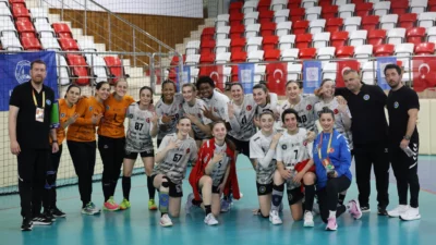 Kadınlar Hentbol Süper Ligi’nde şampiyon Bursa Büyükşehir Belediyespor oldu.
