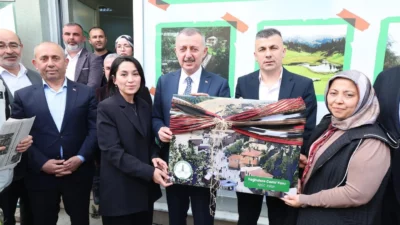 Kocaeli Büyükşehir Belediye Başkanı Tahir Büyükakın, Gebze’de Giresun Yağlıdereliler Derneği’nin