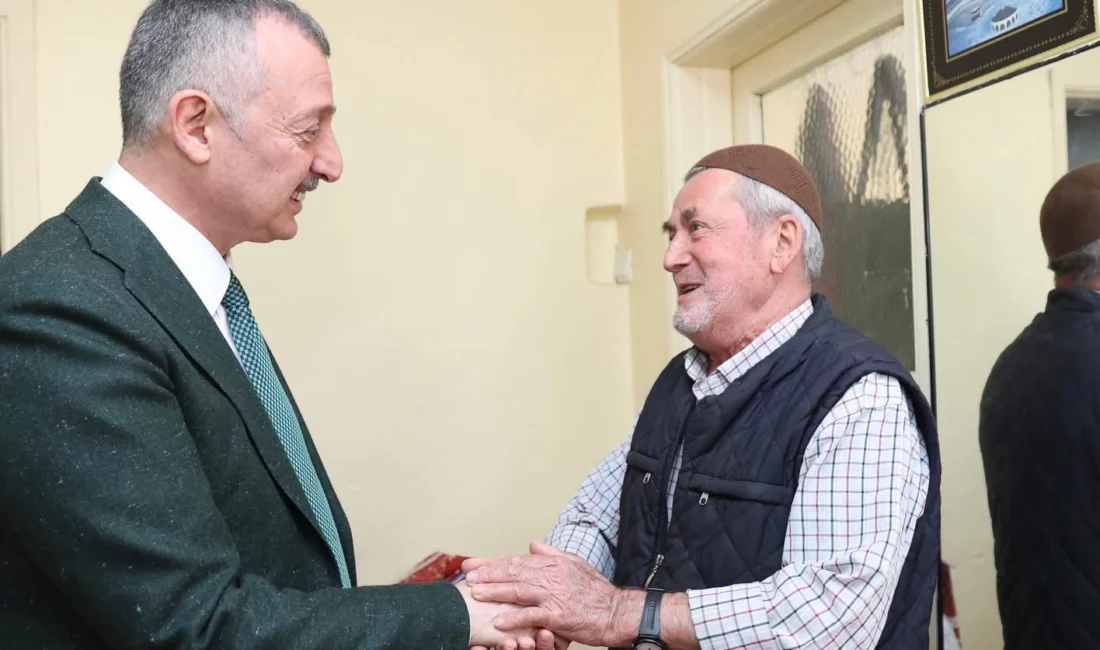 Kocaeli Büyükşehir Belediye Başkanı Tahir Büyükakın, kendisini görmek isteyen ancak