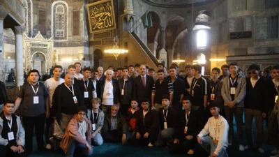 Konya Büyükşehir Belediyesi’nin şehir genelindeki 11. sınıf öğrencilerinin Yüksek Hızlı