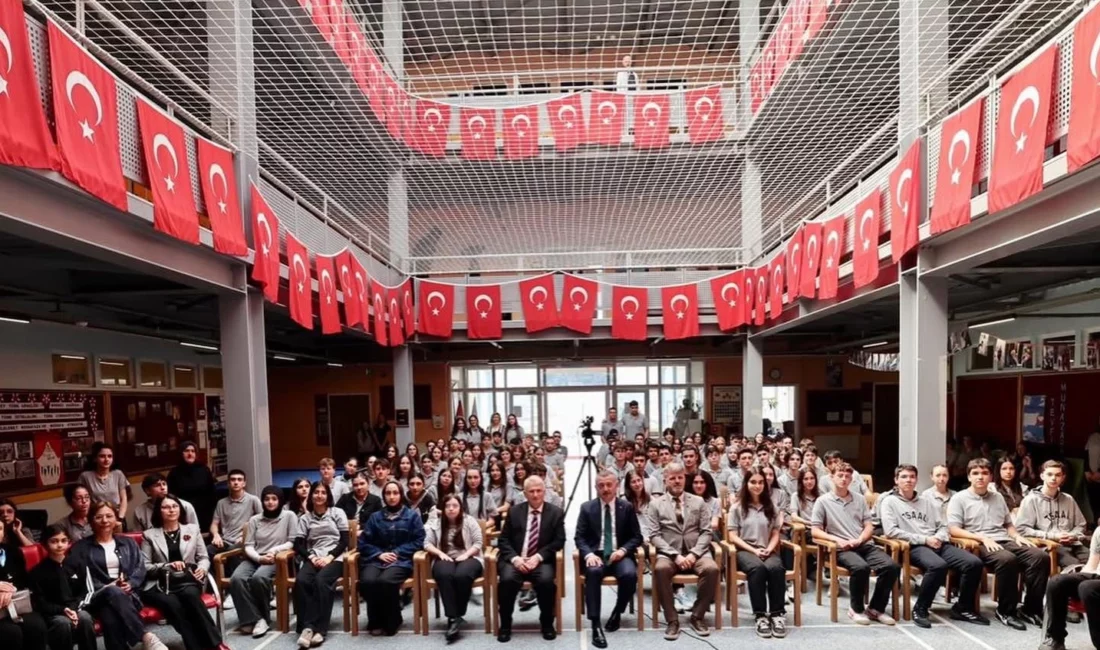 Kocaeli Büyükşehir Belediye Başkanı Tahir Büyükakın, İzmit Tevfik Seno Arda